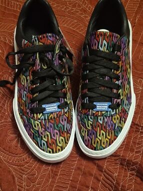 Skechers Black Trim Rainbow Chain-Link Pattern Sneakers Womens Size 11m